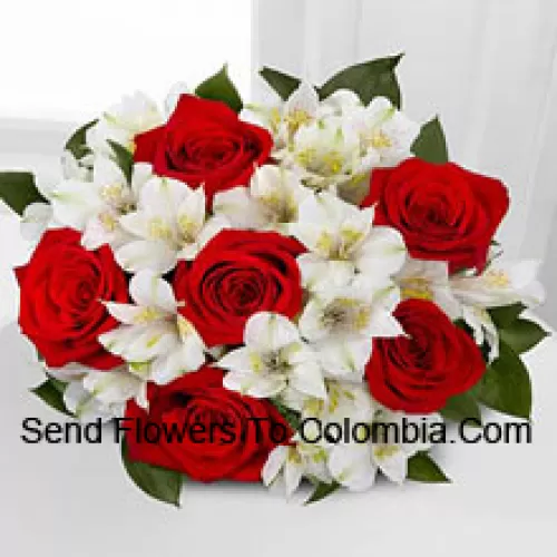 Ramo de 6 rosas rojas y flores blancas de temporada